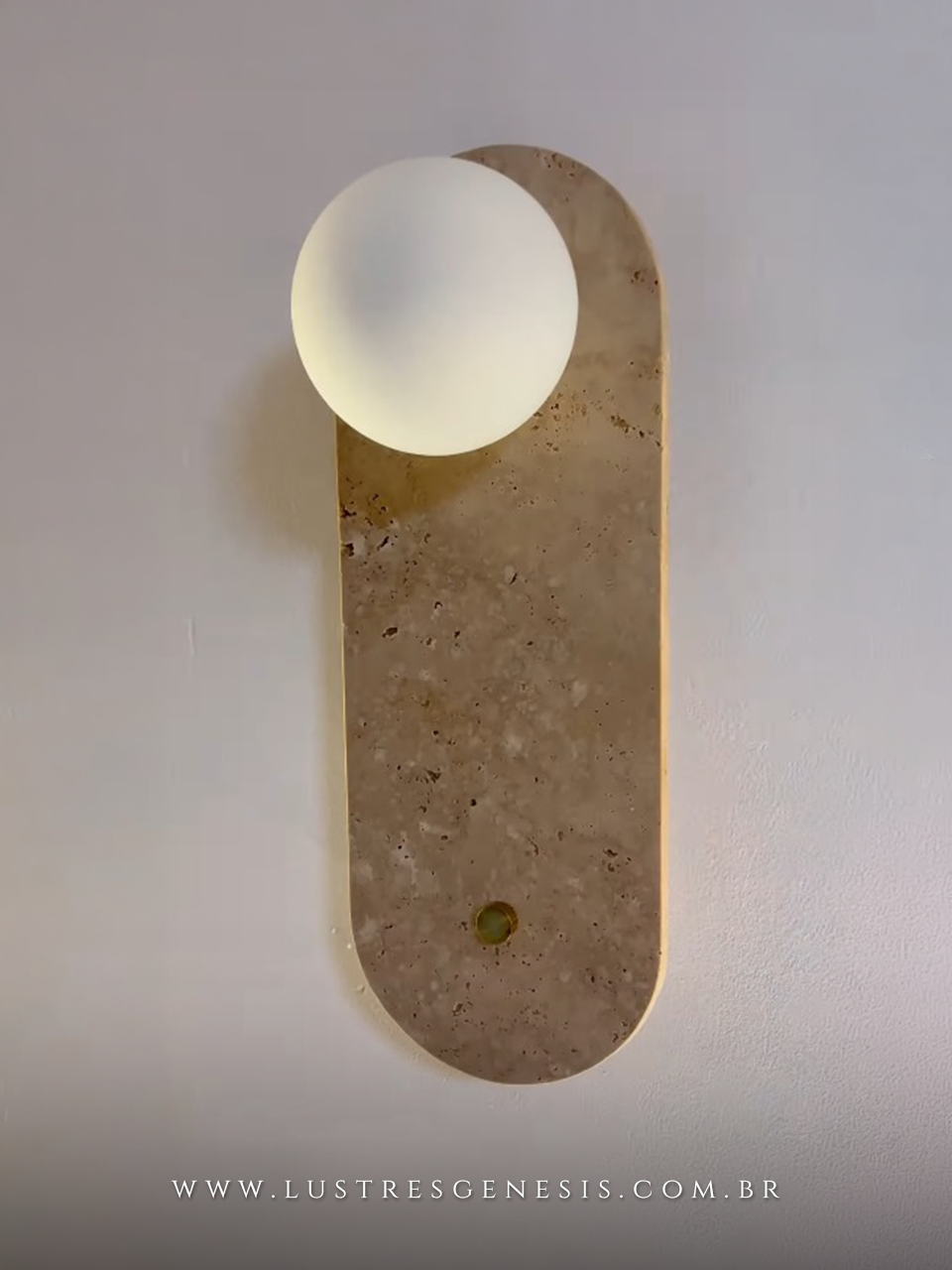 Ilumina&ccedil;&atilde;o de Luxo: Arandela Oval Travertino e Vidro Jateado